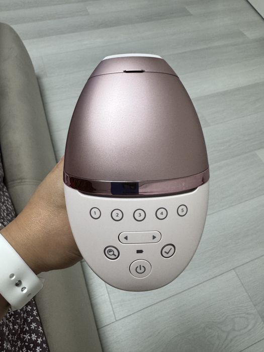 Philips Lumea IPL 9900 Series (BRI973 / BRI977)