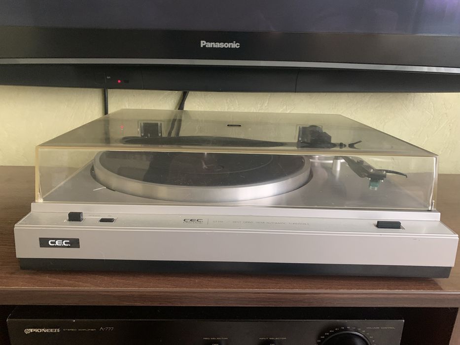 Програвач вінілових платівок C.E.C ChuoDenki ST110