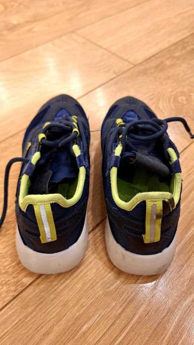 Sprzedam sportowe buty 4F dla chłopca rozmiar 34.