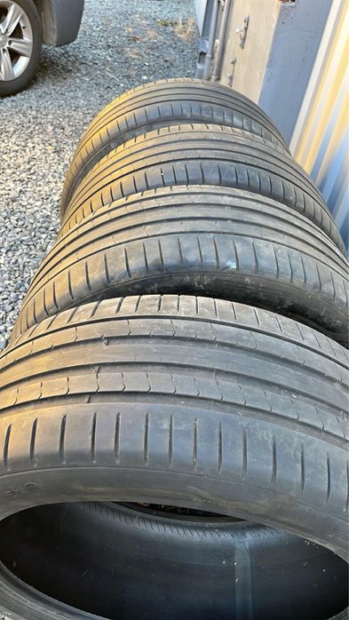 Літні різноширокі шини 275/40 R21 & 315/35 21 Pirelli PZero
