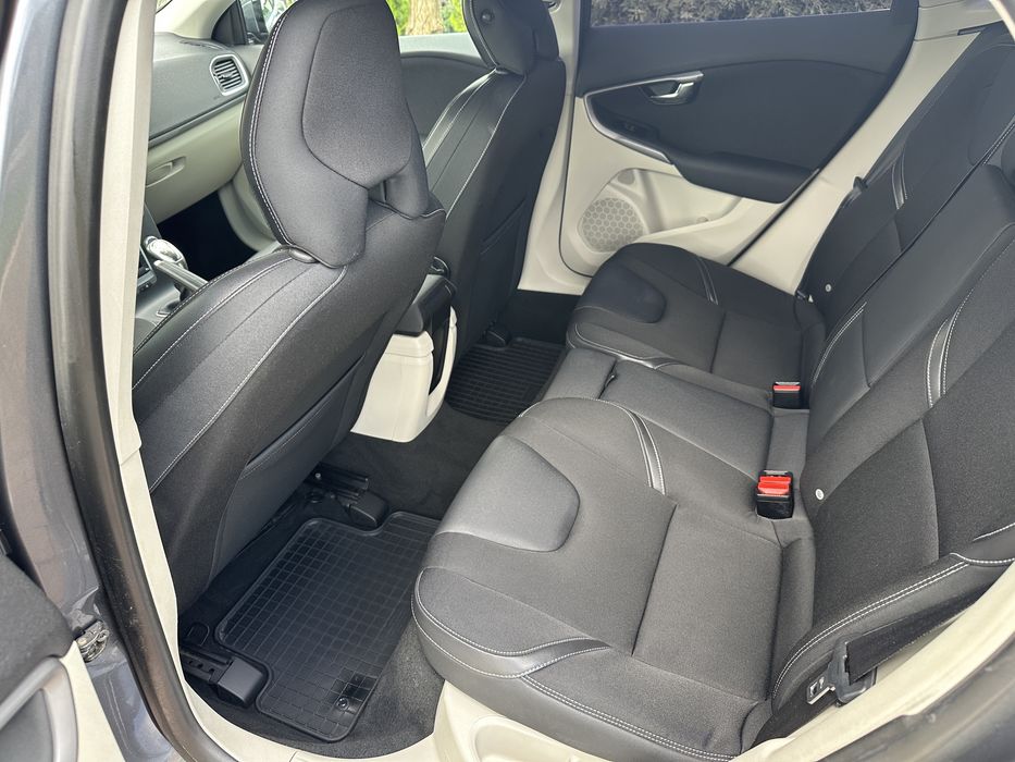 Sprzedam Volvo v40 d2