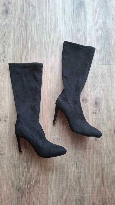 Botas pretas tamanho 36 pouco usado