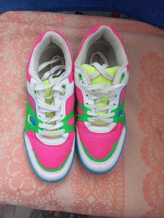 Крассовки женские  40 размер