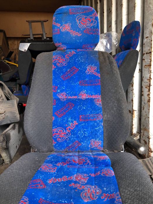 Сидіння автомобільне