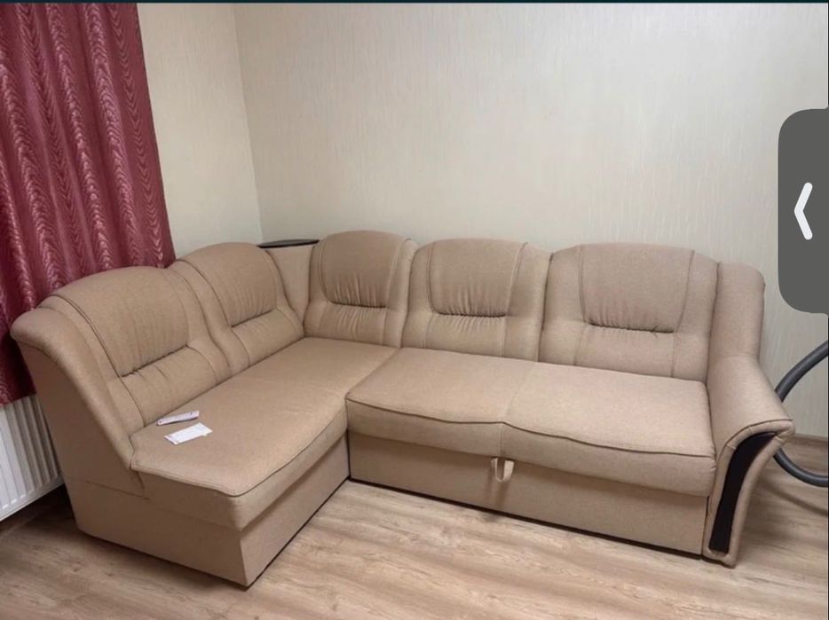 Диван вугловий деревʼяний