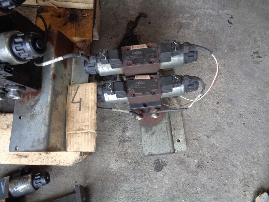 Rozdzielacz hydrauliczny elektryczny 24V Rexroth