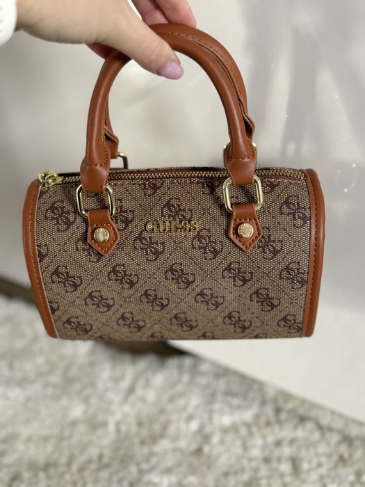 Torebka Guess kuferek