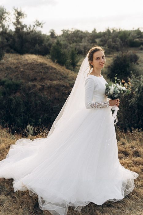 Весільна   сукня    .