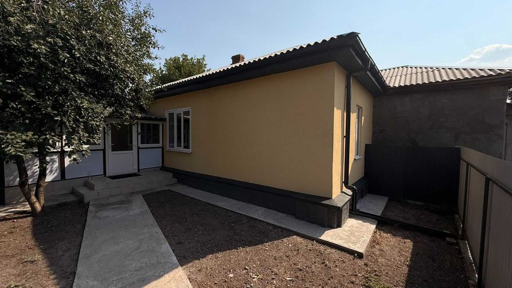 Двокімнатна квартира на землі. Тихий центр
