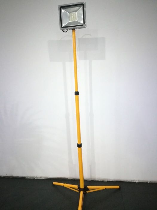 Kit Iluminação LED - Projetor 50w em Tripé