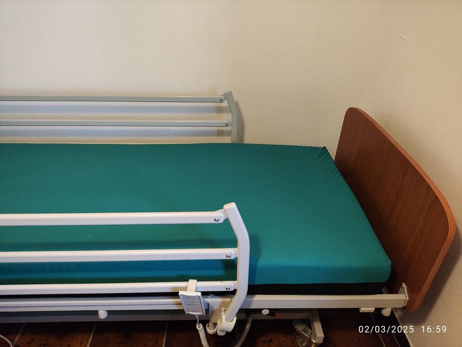 Cama articulada eléctrica usada com pouco uso