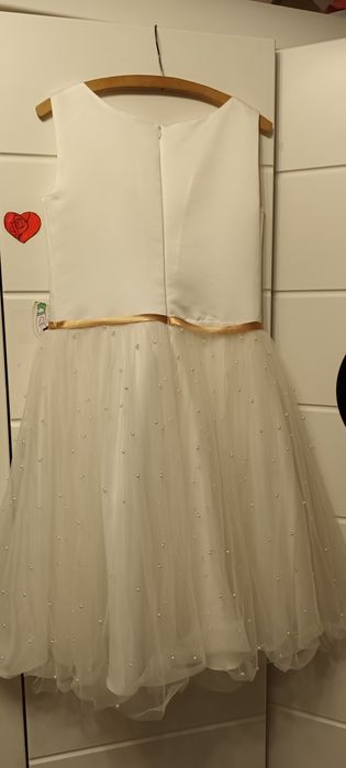 Suknia ślubna lub pokomunijna