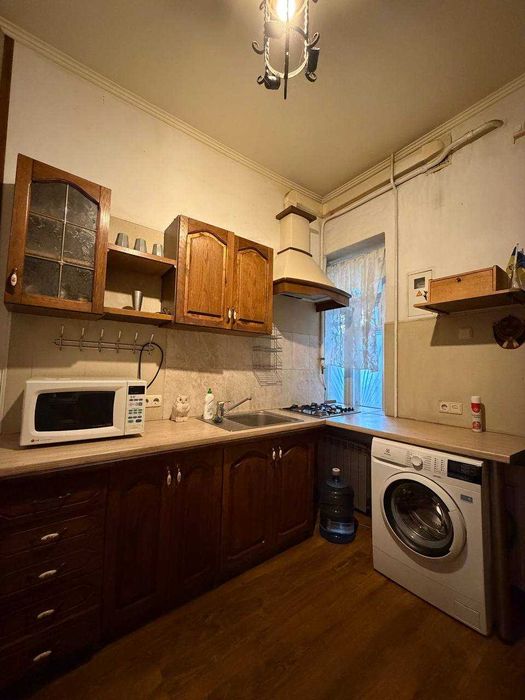 Продам 2 кімнатну квартиру в центрі, Мала Житомирська 15а, Майдан