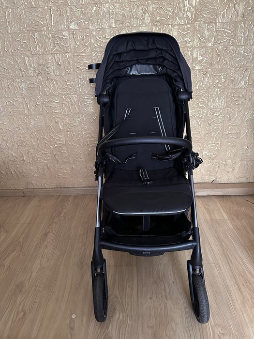 Прогулянковий візок Carello Delta