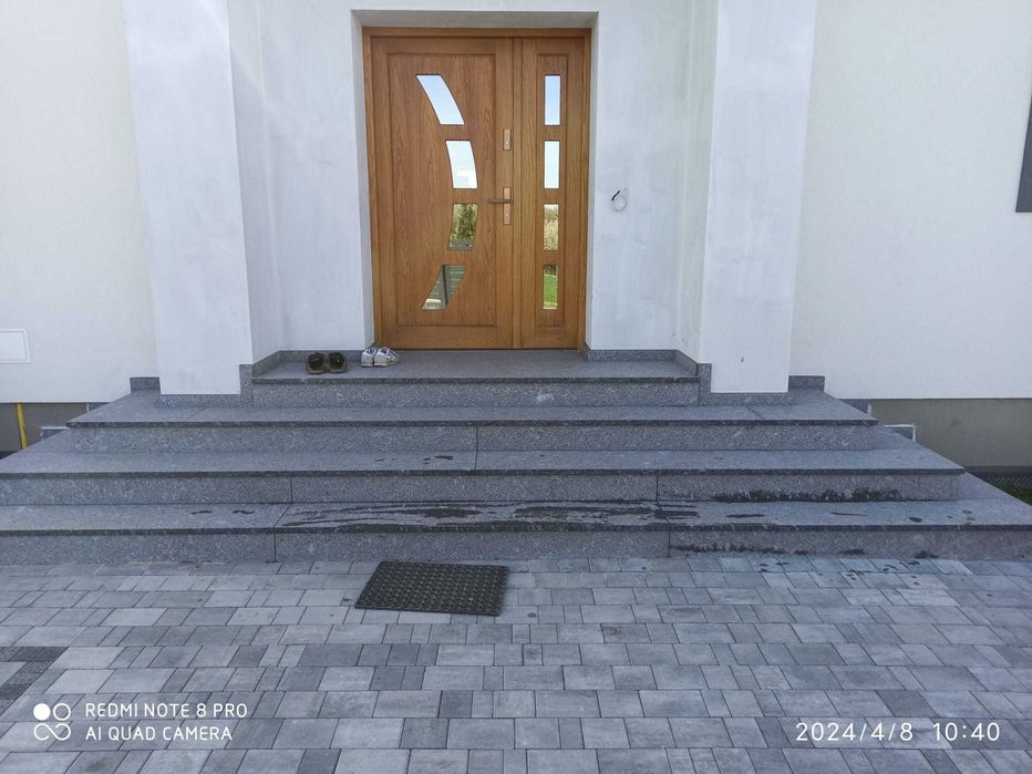 Schody granitowe - ciemne