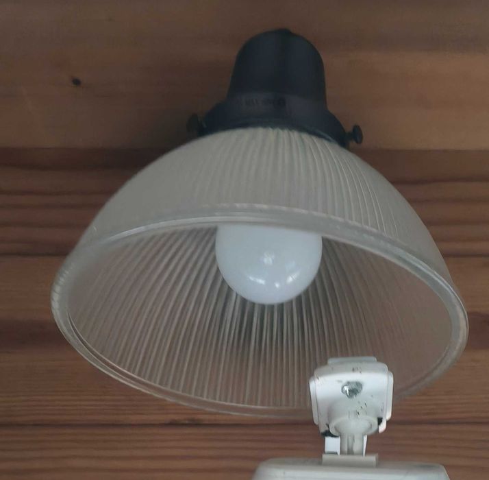 Candeeiros dois de teto e um de fixar na parede