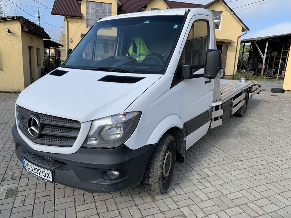 Послуги евакуатора і автовоза.