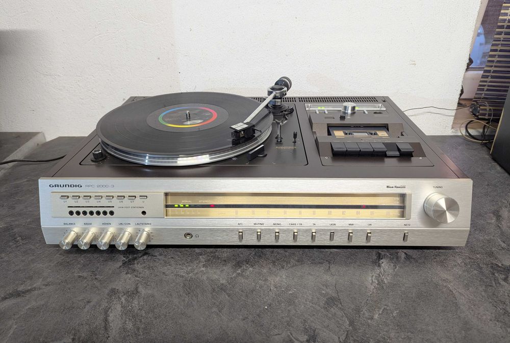 Grundig RPC 2000-3. Ресивер, програвач та касетна дека в одному.