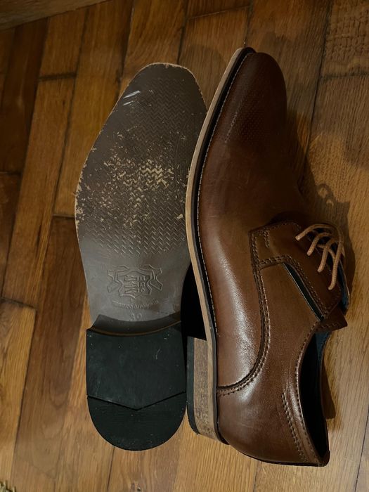 Sapatos castanhos formais fabricados em Portugal
