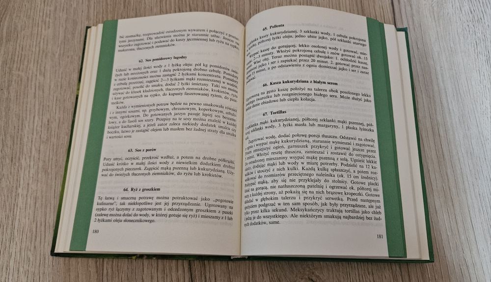 Książka/ przewodnik/ poradnik pod tytułem Wszystko o wegetarianizmie