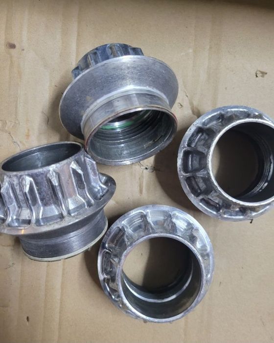 Nakrętka śruba koła bolidu F1