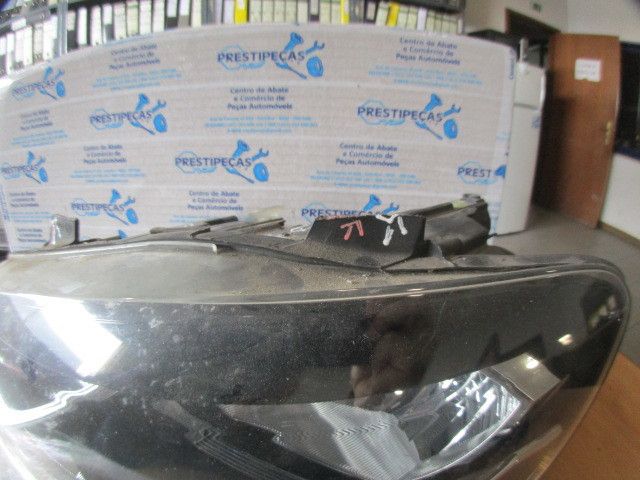 Ótica / farol esquerda VOLKSWAGEN Polo (6R, 6C)
