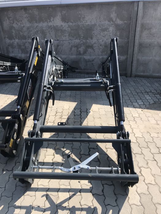 Фронтальний навантажувач на МТЗ ЮМЗ. Кун.