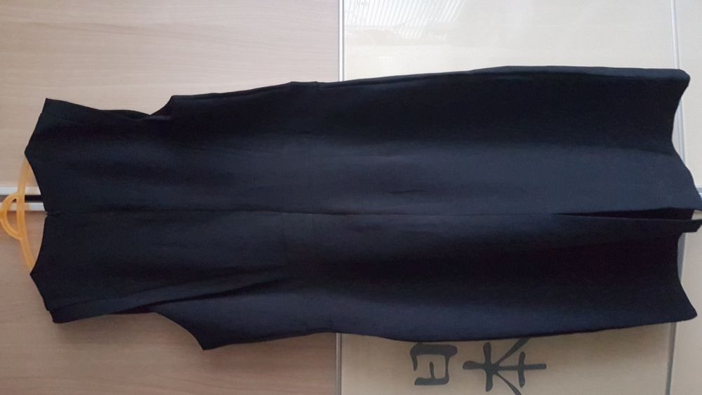 Nowa czarna sukienka