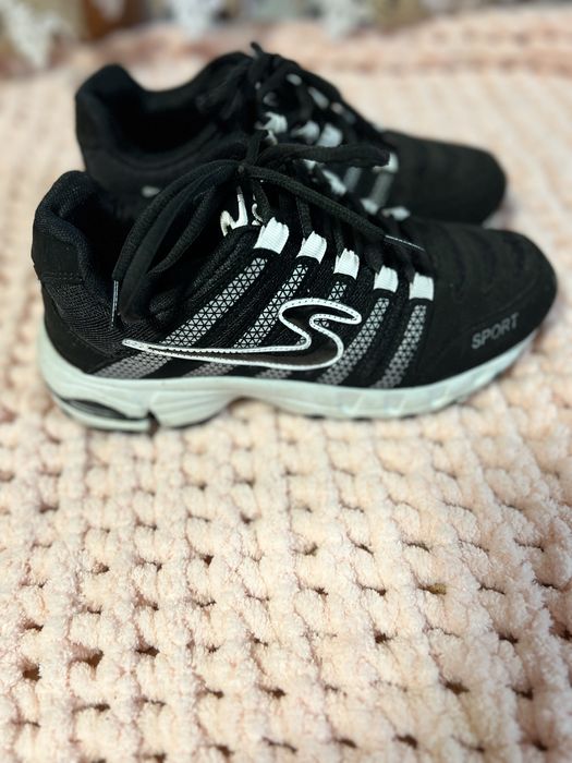 Кросівки 38 розмір