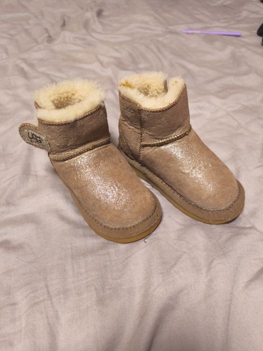 Продам детский угги в хорошем состоянии