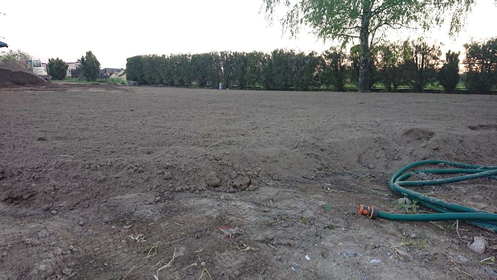 Wyrywanie korzeni, wywóz gruzu i ziemi, niwelacja terenu