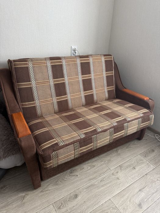 Розкладрий диван , самовивіз , спальне місце 1.20х2.00