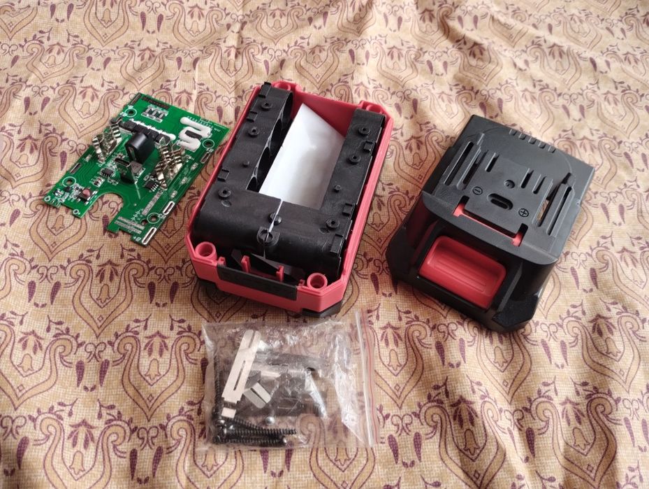 Корпус АКБ макітовська посадка. Макіта