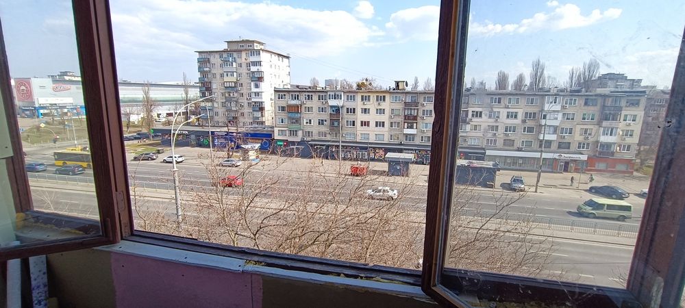 Воскресенський проспект 15(Перова), авторинок,  ТЦ "Квадрат"