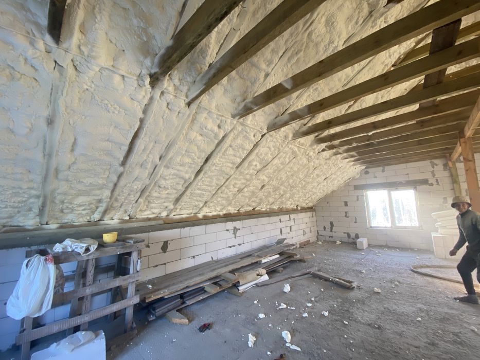 Утеплення піною. пінополіуретаном. ППУ. Поліуретаном. Ангарів