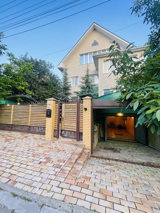 Продаж вишуканого котеджу в «Царському селі»  м. Кременчук