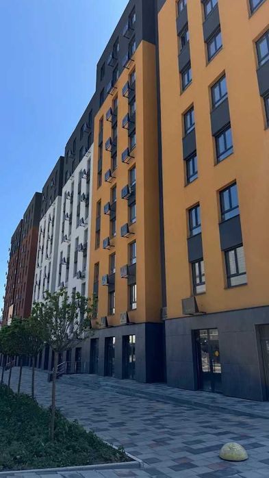 Фасадне нежитлове приміщення в новобудові, вул. Поштова (за ТЦ Аврора)