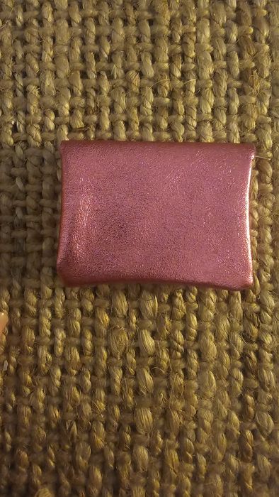 Porta moedas cor de rosa  pelo novo por estrear 
Pele genuína nunca usado por estrear
