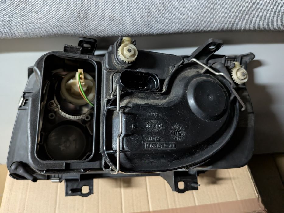 VW BORA farol lado direito