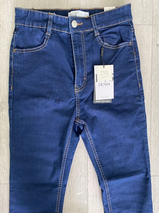 Джинси нові, з біркою, синього коліру. Куплені в Італії.