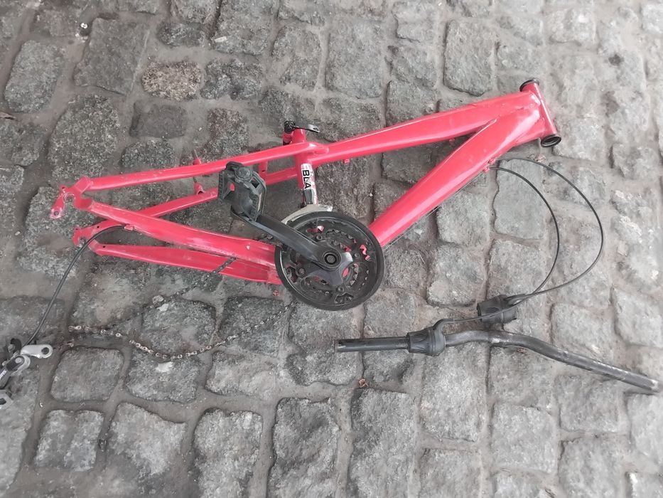 Dois quadros de bicicleta