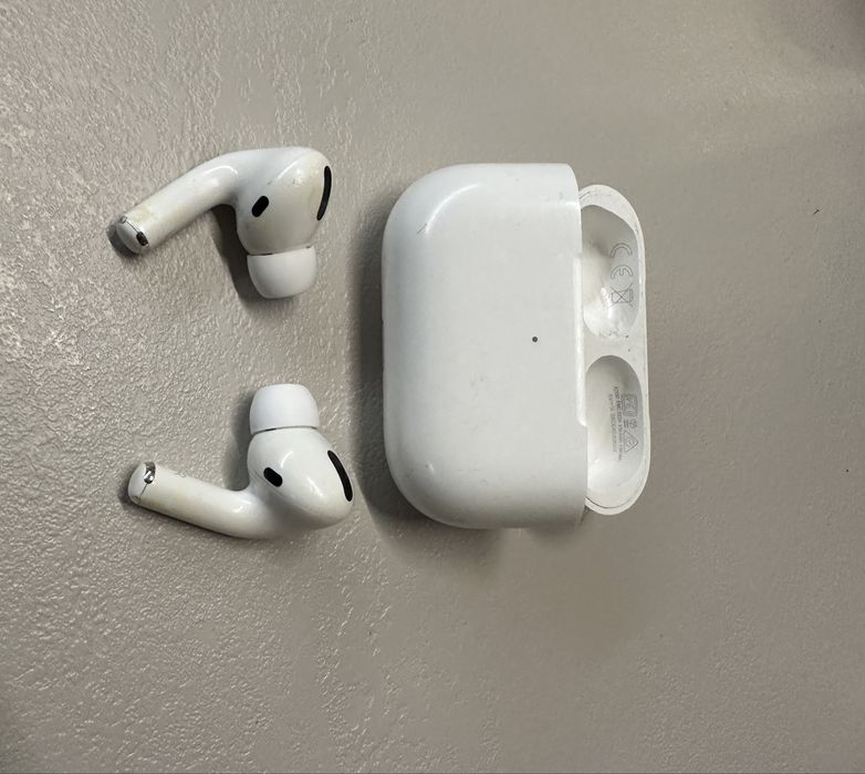 Airpods Pro  z wyciszaniem otoczenia