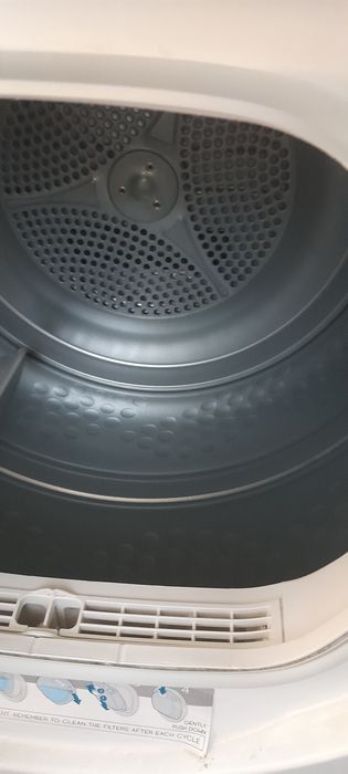 Máquina de secar roupa como nova