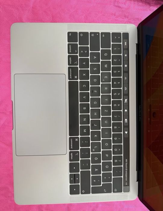 Продам макбук 13 2017 года