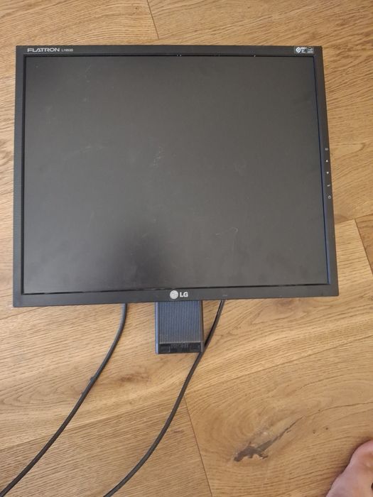 Манитор LG Flatron L19538