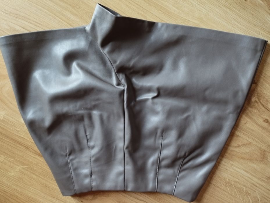 Szorty z ekoskóry -NOWE