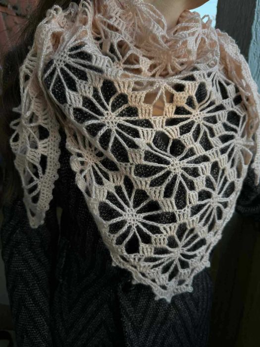 Szal w kolorze broskwiniowym