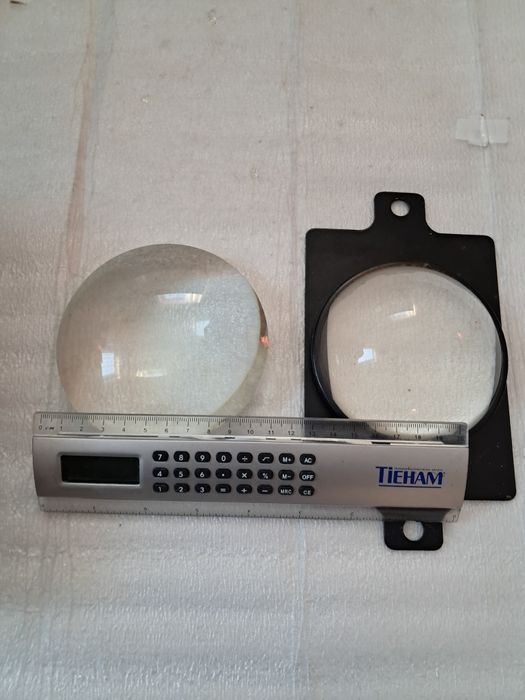 Лінзи, збільшувальні лупи.