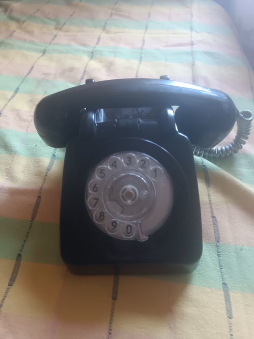 Telefone antigo para colecionismo