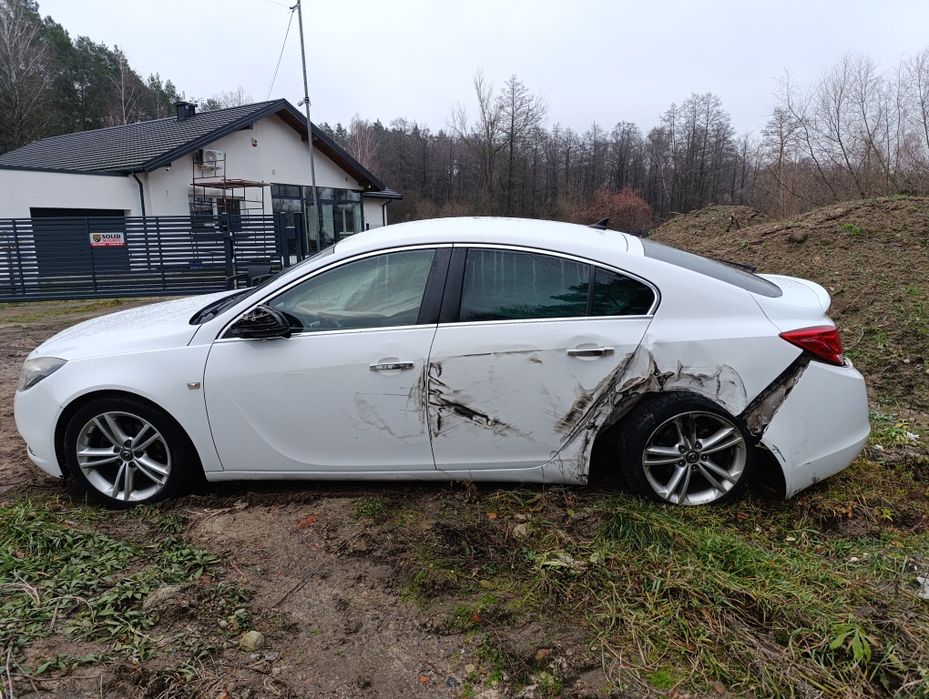 Opel Insignia uszkodzony
